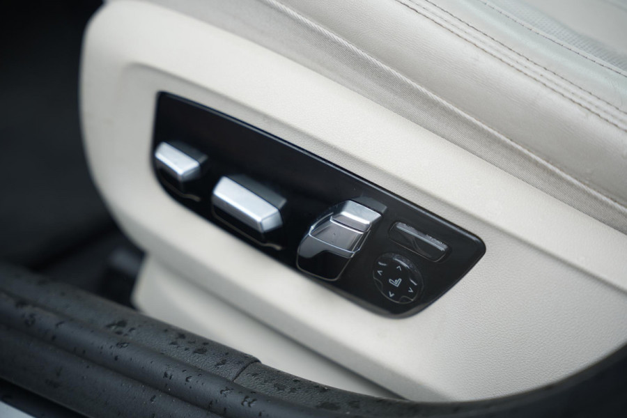 BMW 5 Serie M550i xDrive High Executive Schuifdak Adapt. Cruise Massage Harman/Kardon Stoelvent. 20''LM