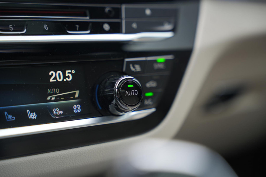 BMW 5 Serie M550i xDrive High Executive Schuifdak Adapt. Cruise Massage Harman/Kardon Stoelvent. 20''LM