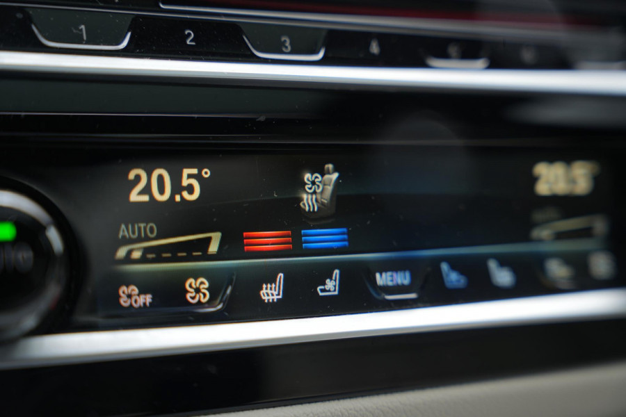 BMW 5 Serie M550i xDrive High Executive Schuifdak Adapt. Cruise Massage Harman/Kardon Stoelvent. 20''LM