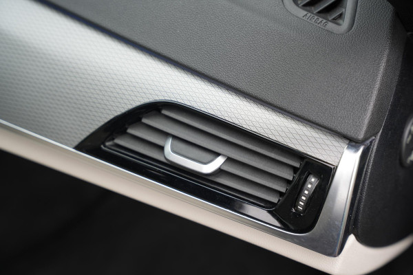 BMW 5 Serie M550i xDrive High Executive Schuifdak Adapt. Cruise Massage Harman/Kardon Stoelvent. 20''LM
