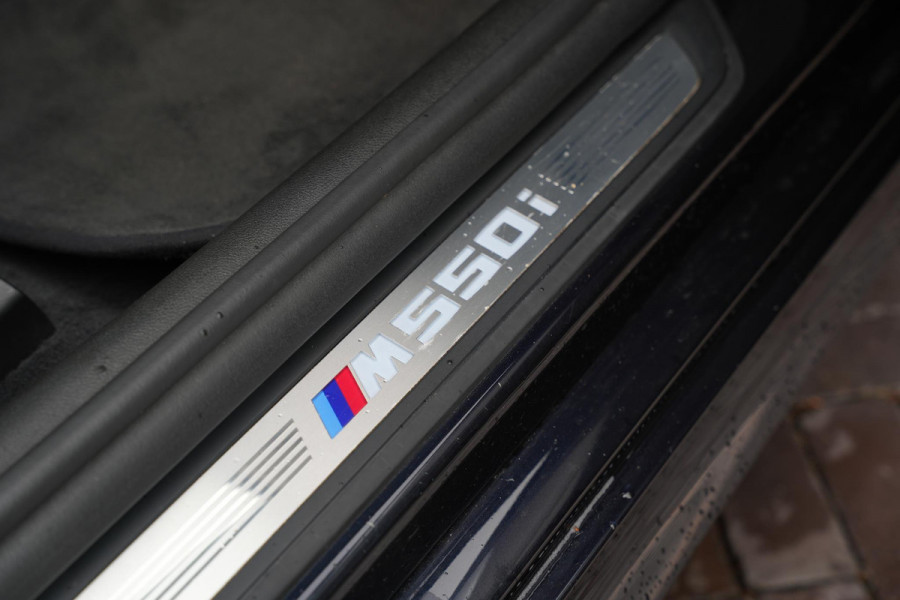 BMW 5 Serie M550i xDrive High Executive Schuifdak Adapt. Cruise Massage Harman/Kardon Stoelvent. 20''LM