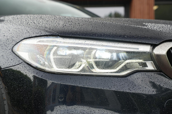 BMW 5 Serie M550i xDrive High Executive Schuifdak Adapt. Cruise Massage Harman/Kardon Stoelvent. 20''LM
