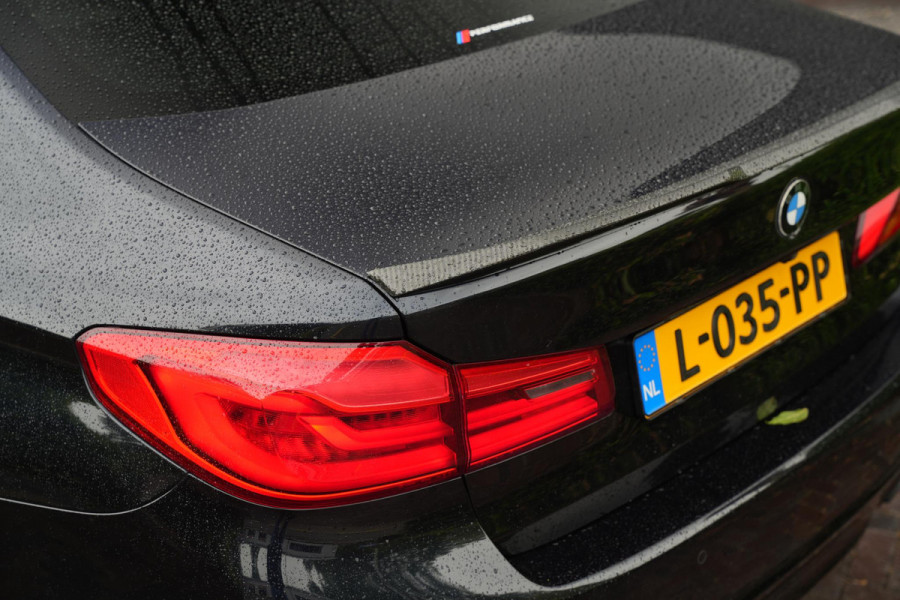 BMW 5 Serie M550i xDrive High Executive Schuifdak Adapt. Cruise Massage Harman/Kardon Stoelvent. 20''LM