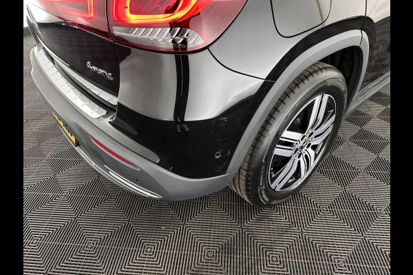 Mercedes-Benz EQA 350 4MATIC Luxury Line 67 kWh [ 3-Fase-11 kW ] (INCL-BTW) *LEATHER | FULL-LED | BLIND-SPOT | WIDESCREEN-DIGI-COCKPIT | HEATED-SPORTSEATS | CAMERA | NAVI-FULLMAP | DAB | AMBIENT-LIGHT | KEYLESS | LANE-ASSIST | 18''ALU*