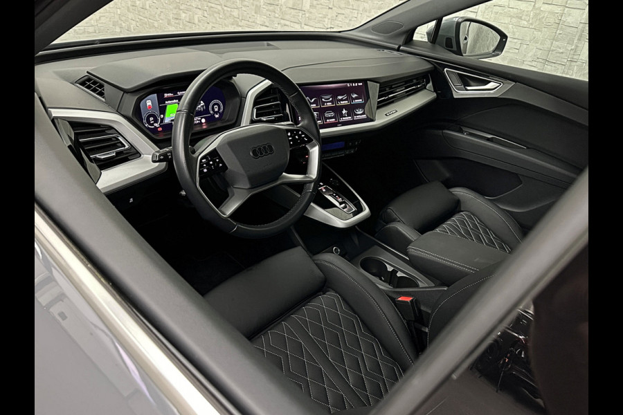 Audi Q4 Sportback e-tron 40 77 kWh RS-Leder | Uniek Interieur! | ACC | 96% SOH | Sportstoelen | Stuurverwarming | 3-Zone Clima | Carplay | Getint Glas | Camera | Standkachel | LED | Dodehoek | Virtual-Cockpit | Navi |