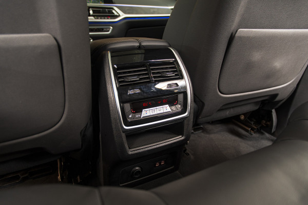 BMW X7 xDrive40i 22" | PANO | H/K | DRIVE+ | PARK+ | HUD