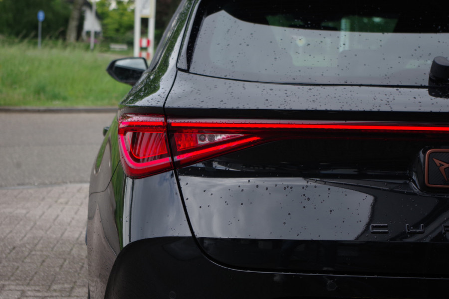 CUPRA Leon Sportstourer 1.4 e-Hybrid 204 PK BNS, Adap. Cruise Control, Stuur- & Stoelverwaming, Camera, LED