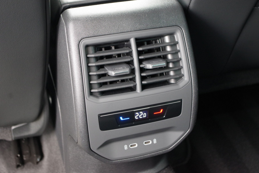 CUPRA Leon Sportstourer 1.4 e-Hybrid 204 PK BNS, Adap. Cruise Control, Stuur- & Stoelverwaming, Camera, LED