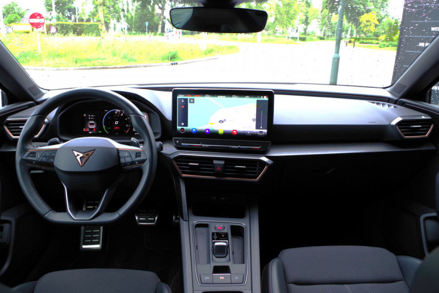 CUPRA Leon Sportstourer 1.4 e-Hybrid 204 PK BNS, Adap. Cruise Control, Stuur- & Stoelverwaming, Camera, LED