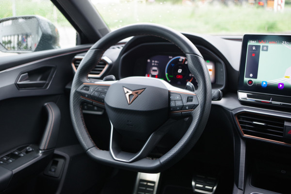 CUPRA Leon Sportstourer 1.4 e-Hybrid 204 PK BNS, Adap. Cruise Control, Stuur- & Stoelverwaming, Camera, LED