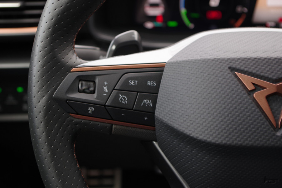 CUPRA Leon Sportstourer 1.4 e-Hybrid 204 PK BNS, Adap. Cruise Control, Stuur- & Stoelverwaming, Camera, LED