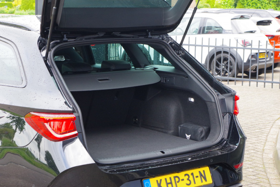 CUPRA Leon Sportstourer 1.4 e-Hybrid 204 PK BNS, Adap. Cruise Control, Stuur- & Stoelverwaming, Camera, LED