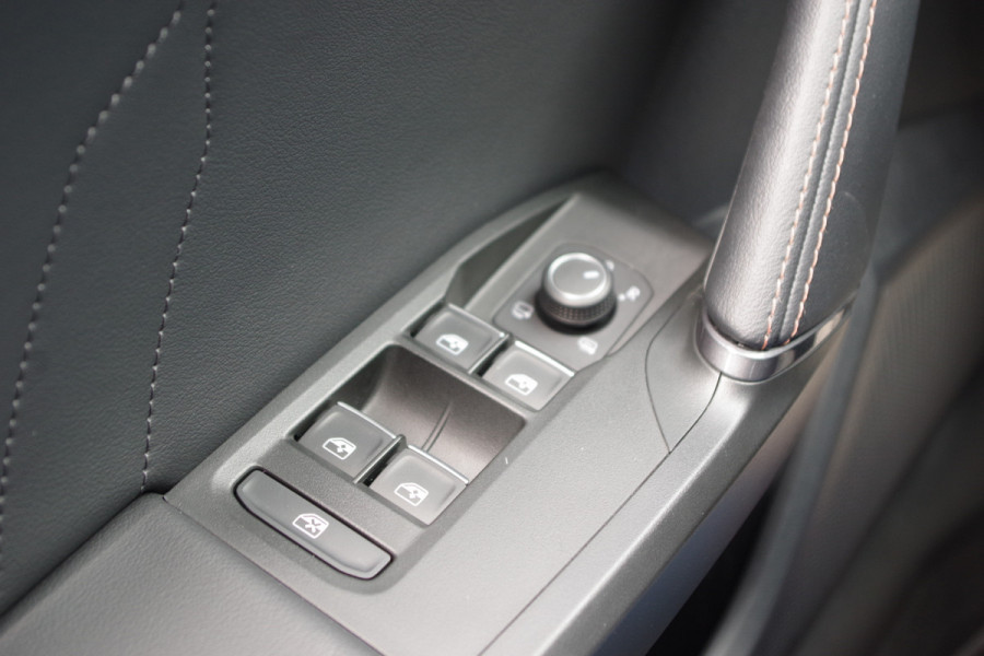 CUPRA Leon Sportstourer 1.4 e-Hybrid 204 PK BNS, Adap. Cruise Control, Stuur- & Stoelverwaming, Camera, LED