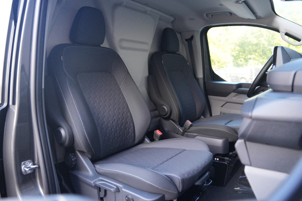 Ford Transit Custom 320 2.0 TDCI L2H1 Limited 170pk - 1+1 Stoel - 2x Schuif - ACC - Blind spot - Keyless - Stoel/Stuurverwarming - Navi - Rijklaar