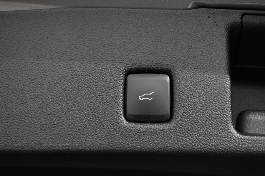 Ford Kuga 2.5 PHEV 225pk ST-Line X DEMO  Navigatie Apple Carplay/Android Auto Parkeersensoren Camera Adaptive Cruise Control Blind Spot Assist Elektrische achterklep Stoel en stuurverwarming Park Assist  Elektrische bestuurdersstoel