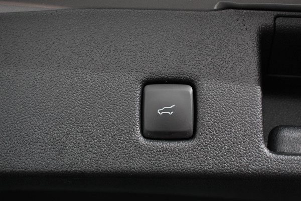 Ford Kuga 2.5 PHEV 225pk ST-Line X DEMO  Navigatie Apple Carplay/Android Auto Parkeersensoren Camera Adaptive Cruise Control Blind Spot Assist Elektrische achterklep Stoel en stuurverwarming Park Assist  Elektrische bestuurdersstoel