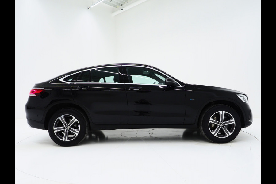 Mercedes-Benz GLC Coupé 300e 4MATIC | Leder | Camera | Virtual | Stoelverwarming | Donkere Hemel | Dodehoek | Carplay