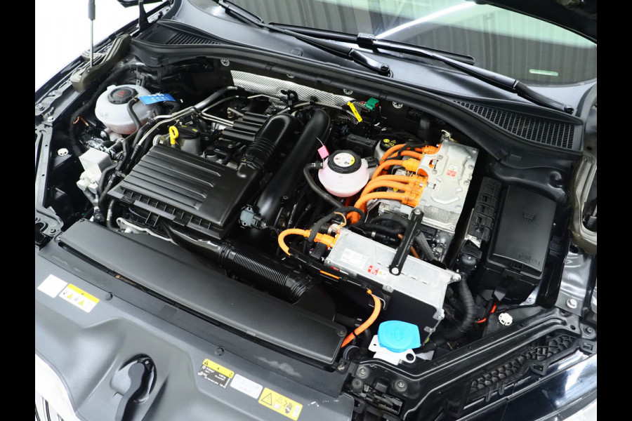 Škoda Superb Combi 1.4 TSI iV Style | Panoramadak | Trekhaak | Leder | 360 | Keyless | Adaptive Cruise | Memory | Carplay
