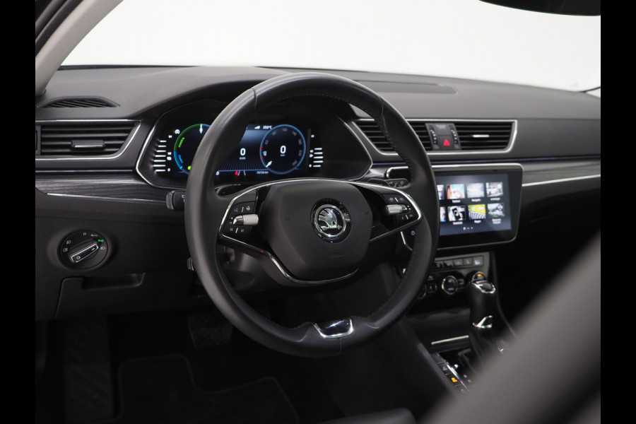 Škoda Superb Combi 1.4 TSI iV Style | Panoramadak | Trekhaak | Leder | 360 | Keyless | Adaptive Cruise | Memory | Carplay