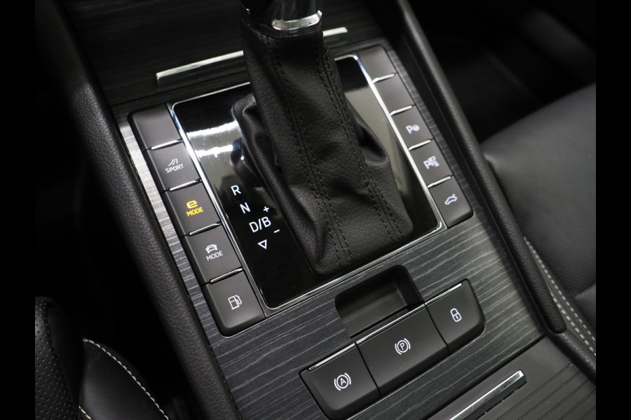 Škoda Superb Combi 1.4 TSI iV Style | Panoramadak | Trekhaak | Leder | 360 | Keyless | Adaptive Cruise | Memory | Carplay