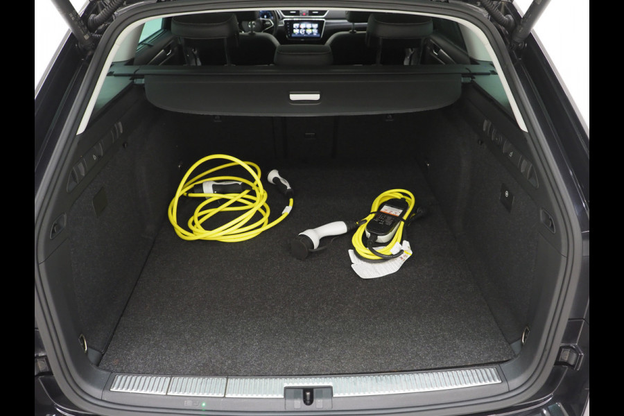 Škoda Superb Combi 1.4 TSI iV Style | Panoramadak | Trekhaak | Leder | 360 | Keyless | Adaptive Cruise | Memory | Carplay