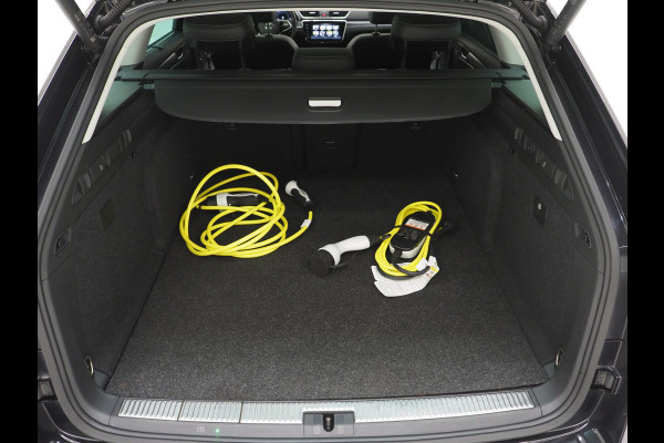 Škoda Superb Combi 1.4 TSI iV Style | Panoramadak | Trekhaak | Leder | 360 | Keyless | Adaptive Cruise | Memory | Carplay
