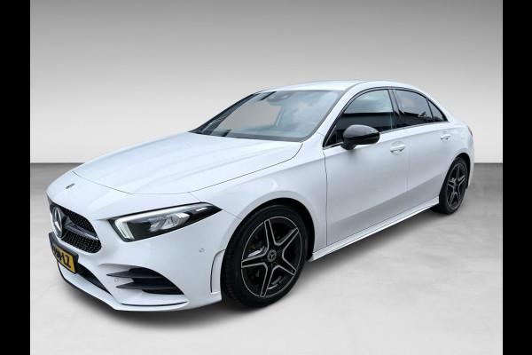Mercedes-Benz A-Klasse 180 Business Solution AMG NAVI/V-COCKPIT/CAM/DAB/LED/CARPLAY/ECC/PDC///