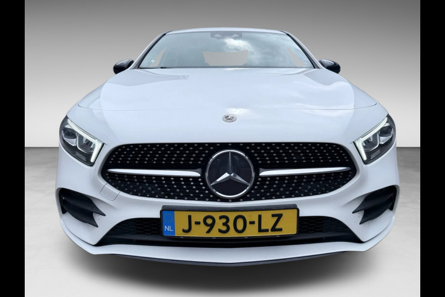 Mercedes-Benz A-Klasse 180 Business Solution AMG NAVI/V-COCKPIT/CAM/DAB/LED/CARPLAY/ECC/PDC///