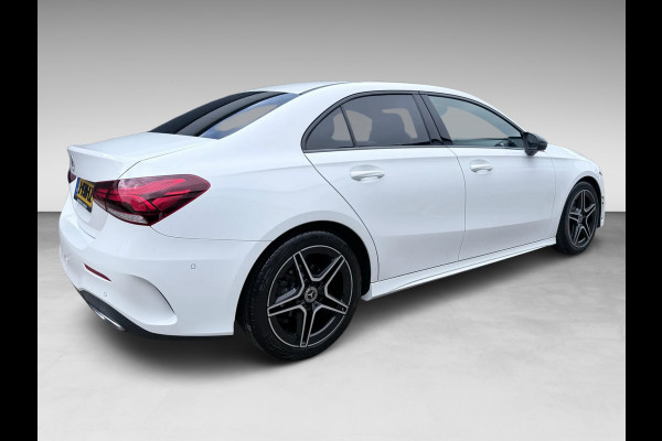 Mercedes-Benz A-Klasse 180 Business Solution AMG NAVI/V-COCKPIT/CAM/DAB/LED/CARPLAY/ECC/PDC///