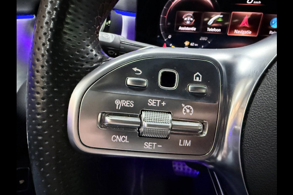 Mercedes-Benz A-Klasse 180 Business Solution AMG NAVI/V-COCKPIT/CAM/DAB/LED/CARPLAY/ECC/PDC///