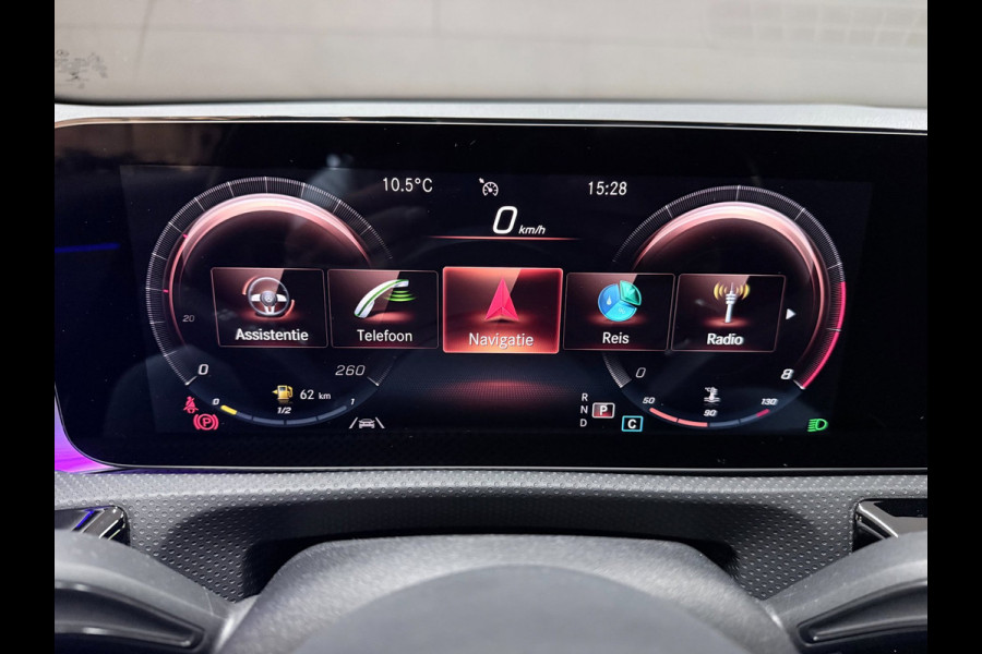 Mercedes-Benz A-Klasse 180 Business Solution AMG NAVI/V-COCKPIT/CAM/DAB/LED/CARPLAY/ECC/PDC///