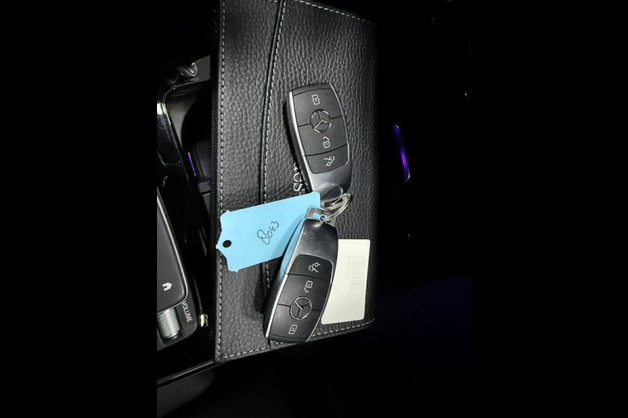 Mercedes-Benz A-Klasse 180 Business Solution AMG NAVI/V-COCKPIT/CAM/DAB/LED/CARPLAY/ECC/PDC///