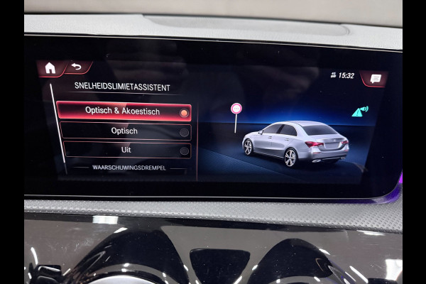 Mercedes-Benz A-Klasse 180 Business Solution AMG NAVI/V-COCKPIT/CAM/DAB/LED/CARPLAY/ECC/PDC///
