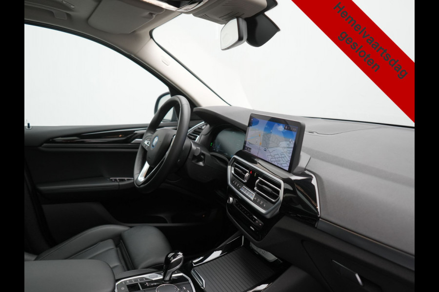 BMW X3 xDrive30e High Executive FACELIFT PHEV 293pk Dealer O.H. | Trekhaak Af Fabriek | Panodak | Camera | Lederen Sportstoelen Verwarmd | Apple Carplay | Park Assist | Navigatie | DAB | 18''L.M. | Plug In Hybrid |