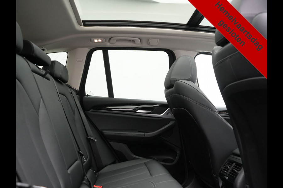 BMW X3 xDrive30e High Executive FACELIFT PHEV 293pk Dealer O.H. | Trekhaak Af Fabriek | Panodak | Camera | Lederen Sportstoelen Verwarmd | Apple Carplay | Park Assist | Navigatie | DAB | 18''L.M. | Plug In Hybrid |