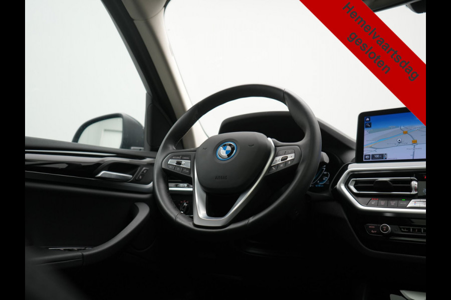 BMW X3 xDrive30e High Executive FACELIFT PHEV 293pk Dealer O.H. | Trekhaak Af Fabriek | Panodak | Camera | Lederen Sportstoelen Verwarmd | Apple Carplay | Park Assist | Navigatie | DAB | 18''L.M. | Plug In Hybrid |