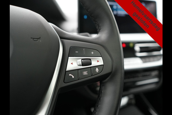 BMW X3 xDrive30e High Executive FACELIFT PHEV 293pk Dealer O.H. | Trekhaak Af Fabriek | Panodak | Camera | Lederen Sportstoelen Verwarmd | Apple Carplay | Park Assist | Navigatie | DAB | 18''L.M. | Plug In Hybrid |