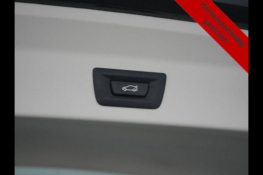 BMW X3 xDrive30e High Executive FACELIFT PHEV 293pk Dealer O.H. | Trekhaak Af Fabriek | Panodak | Camera | Lederen Sportstoelen Verwarmd | Apple Carplay | Park Assist | Navigatie | DAB | 18''L.M. | Plug In Hybrid |