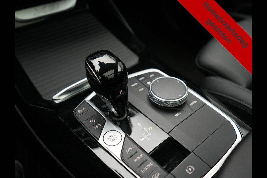BMW X3 xDrive30e High Executive FACELIFT PHEV 293pk Dealer O.H. | Trekhaak Af Fabriek | Panodak | Camera | Lederen Sportstoelen Verwarmd | Apple Carplay | Park Assist | Navigatie | DAB | 18''L.M. | Plug In Hybrid |