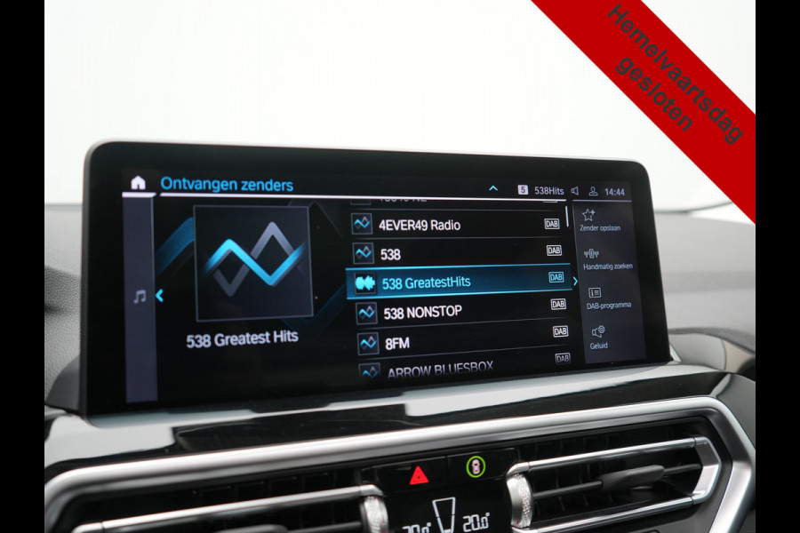 BMW X3 xDrive30e High Executive FACELIFT PHEV 293pk Dealer O.H. | Trekhaak Af Fabriek | Panodak | Camera | Lederen Sportstoelen Verwarmd | Apple Carplay | Park Assist | Navigatie | DAB | 18''L.M. | Plug In Hybrid |