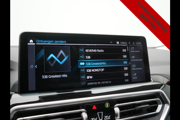 BMW X3 xDrive30e High Executive FACELIFT PHEV 293pk Dealer O.H. | Trekhaak Af Fabriek | Panodak | Camera | Lederen Sportstoelen Verwarmd | Apple Carplay | Park Assist | Navigatie | DAB | 18''L.M. | Plug In Hybrid |