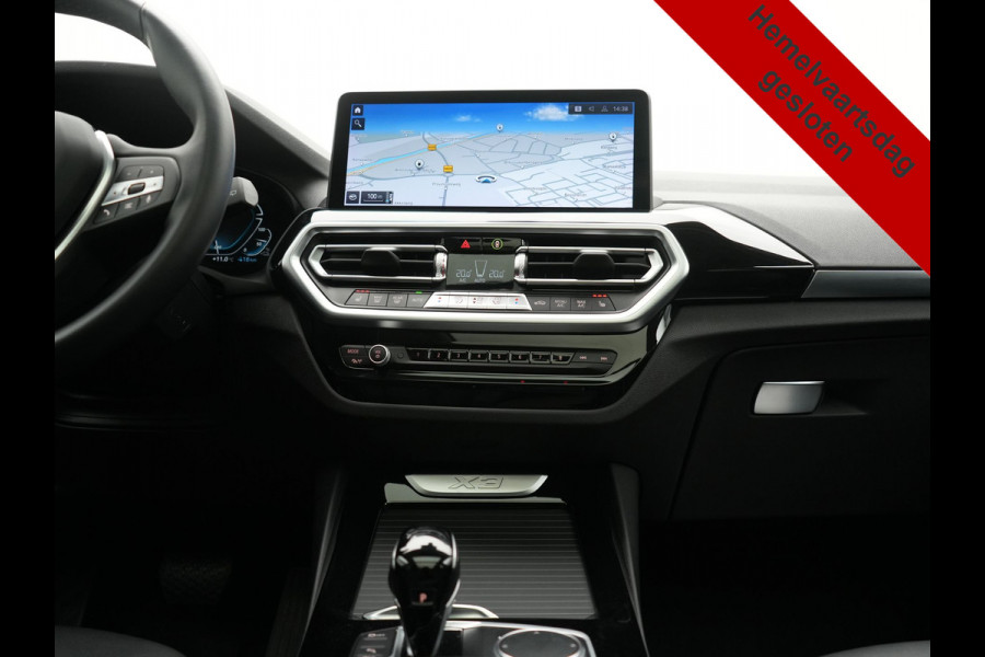 BMW X3 xDrive30e High Executive FACELIFT PHEV 293pk Dealer O.H. | Trekhaak Af Fabriek | Panodak | Camera | Lederen Sportstoelen Verwarmd | Apple Carplay | Park Assist | Navigatie | DAB | 18''L.M. | Plug In Hybrid |