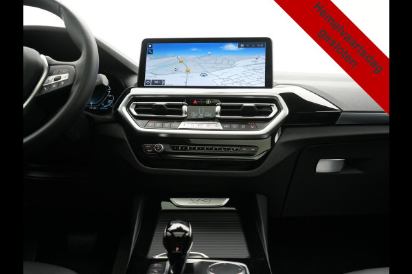 BMW X3 xDrive30e High Executive FACELIFT PHEV 293pk Dealer O.H. | Trekhaak Af Fabriek | Panodak | Camera | Lederen Sportstoelen Verwarmd | Apple Carplay | Park Assist | Navigatie | DAB | 18''L.M. | Plug In Hybrid |