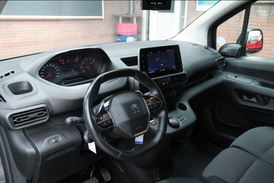 Peugeot Partner 1.5 BlueHDi 130PK Automaat L2 / Camera / 3 zits / multi stuur