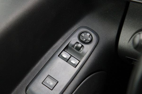 Peugeot Partner 1.5 BlueHDi 130PK Automaat L2 / Camera / 3 zits / multi stuur