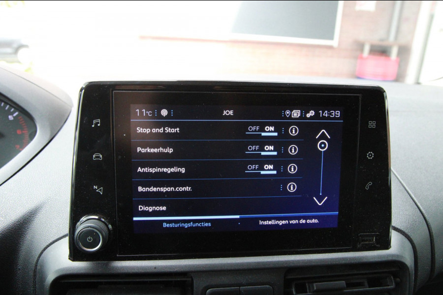 Peugeot Partner 1.5 BlueHDi 130PK Automaat L2 / Camera / 3 zits / multi stuur