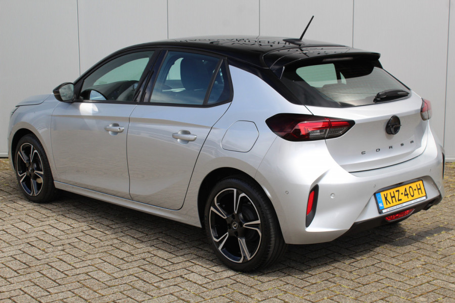 Opel Corsa 1.2-75pk GS-Line. Zeer nette en sportieve Opel Corsa, slechts 18.000km ! Panoramadak, Stoel- en stuurwielverw., Cruise Control, Climate Control, Navigatie by Apple CarPlay/Android auto, Camera, Dodehoek assistent, metallic lak etc.