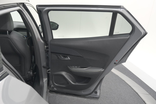 Peugeot e-2008 EV GT Avantage 54 kWh | 96.8% SOH | 11 KW Lader | 360 Camera | Panoramadak | Dodehoekdetectie