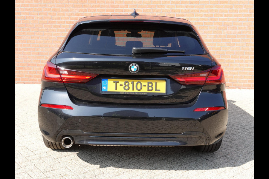 BMW 1-serie 118i Introduction Edition Automaat Navigatie  Virtual Cockpit  Parkeersensoren  Ledverlichting  HiFi audio  Cruise Control  Climate Control  Getinte ramen