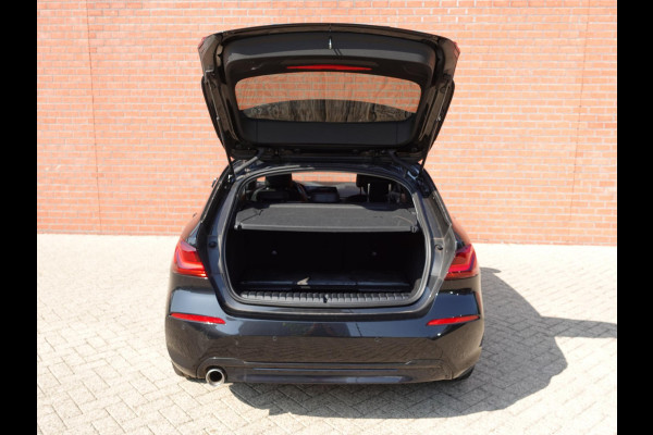 BMW 1-serie 118i Introduction Edition Automaat Navigatie  Virtual Cockpit  Parkeersensoren  Ledverlichting  HiFi audio  Cruise Control  Climate Control  Getinte ramen